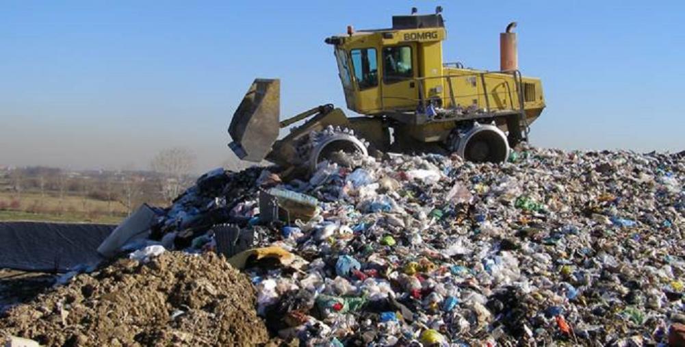 images Emergenza rifiuti, protesta rientrata sulla discarica di Cassano: saranno ridotti i volumi di conferimento