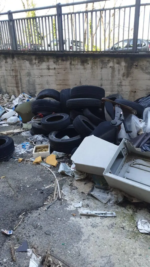 Parcheggi a Catanzaro, Lega: "Annunciati 35 posti auto al Multipiano, ma c'è soltanto una discarica abusiva"