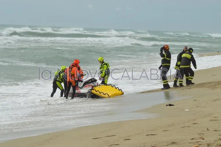 images Cutro, recuperato il corpo di una bimba di 5 anni: 29 i minori vittime del naufragio 