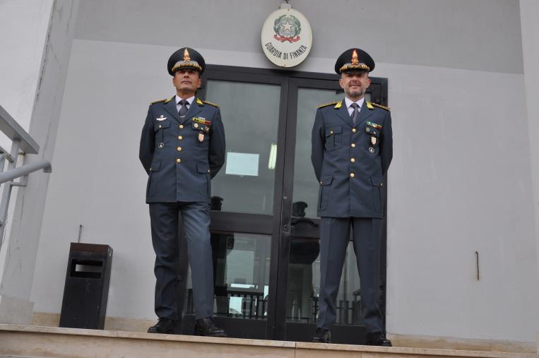 images Guardia di finanza di Crotone, cambio della guardia al comando provinciale: il Colonnello Luigi Smurra subentra a Emilio Fiora