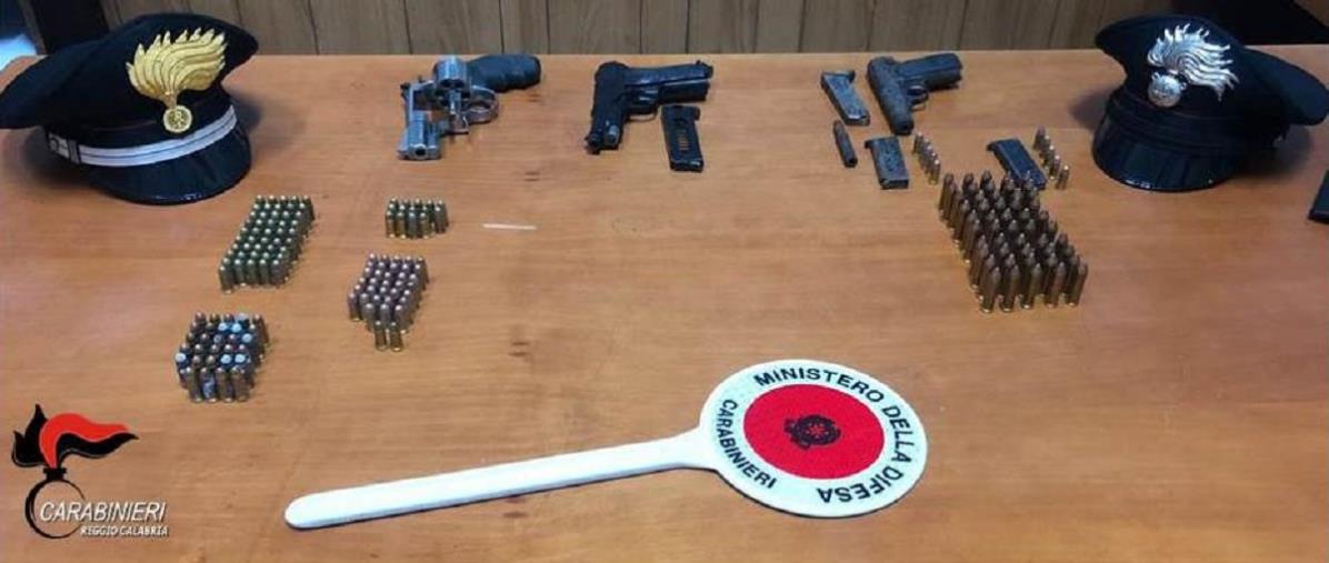 images Detenzione illegale di armi e munizioni, i Carabinieri arrestano un 57enne di Sant'Eufemia d'Aspromonte
