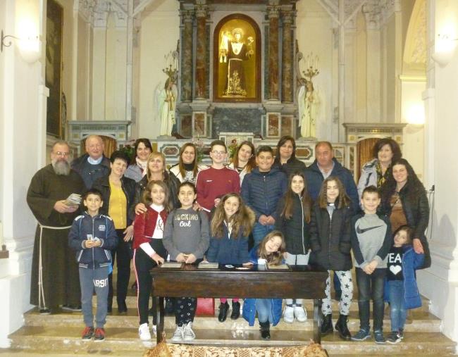 La "Scuola di catechismo per la famiglia" di Piano Luppino, a Lamezia Terme, in visita al Santuario di Sant’Antonio