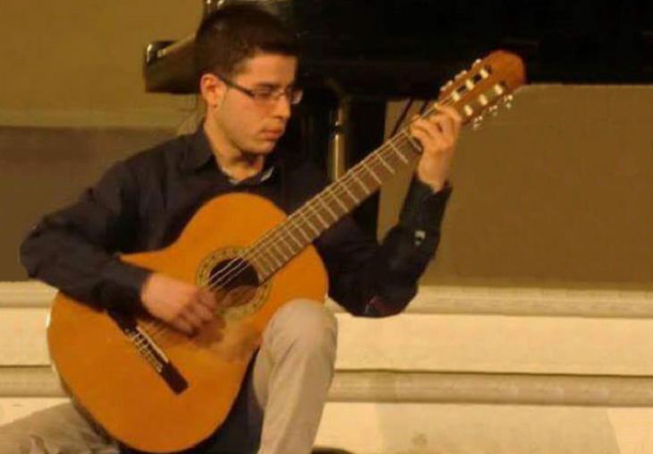 images Domani sera a Roccabernarda di scena il recital del giovane chitarrista Domenico Scordamaglia