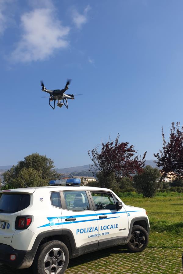 Coronavirus. La Polizia Locale di Lamezia Terme si avvale del Drone per il controllo  dei parchi e delle aree verdi, sanzionate 4 persone  