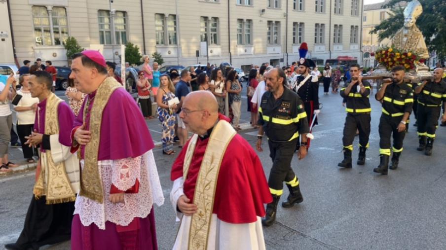 images Catanzaro in festa per San Vitaliano: le immagini della processione in città 