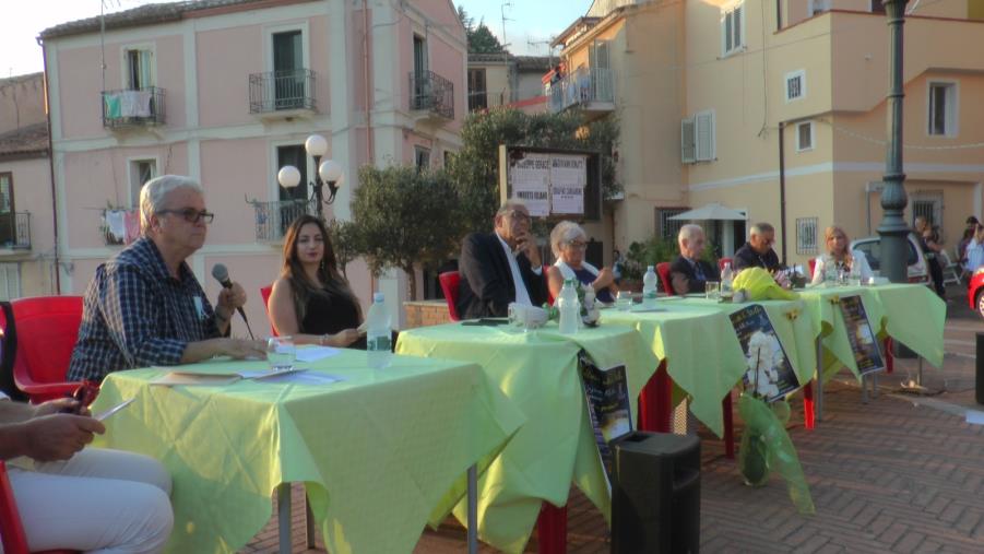 images A Settingiano una serata all'insegna della cultura parlando del libro di Francesca Campisano "I sogni non...perdono le ali" (VIDEO)