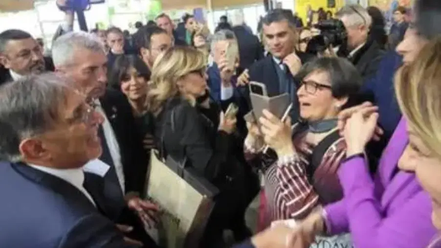 Salone libro Torino, all'inaugurazione dello Stand Calabria anche Larussa e Sangiuliano