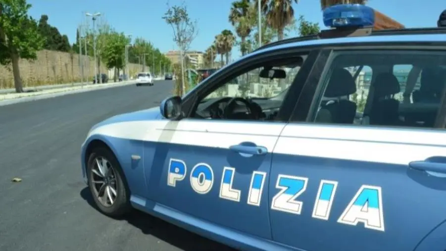 Aggredisce e rapina un'anziana nel Cosentino, poi butta la refurtiva e scappa: arrestato