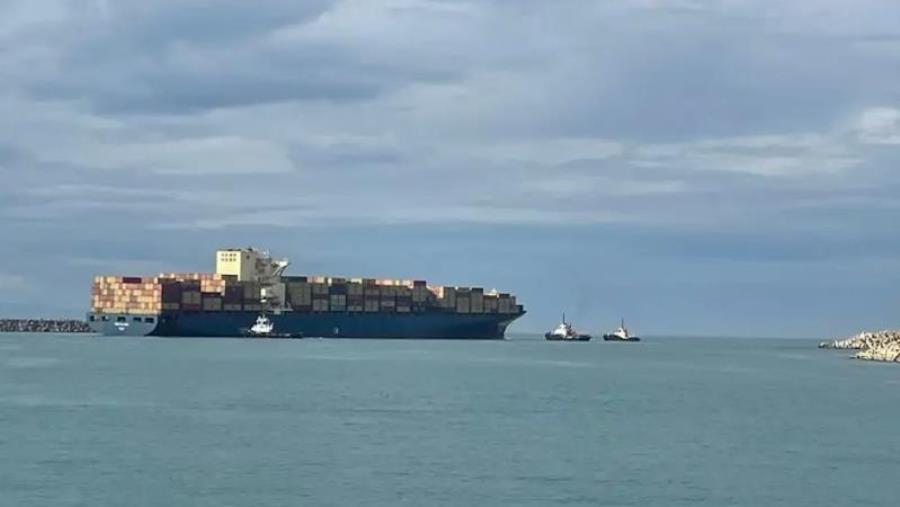 Disincagliata la nave al Porto di Gioia Tauro, in corso le operazioni di messa in sicurezza
