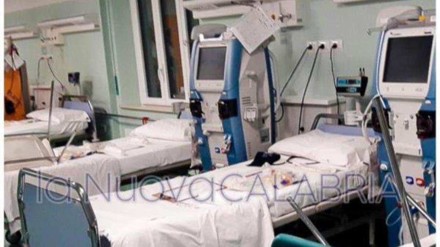 images Ospedali congestionati, in Calabria un anziano su tre resta in reparto anche dopo la guarigione