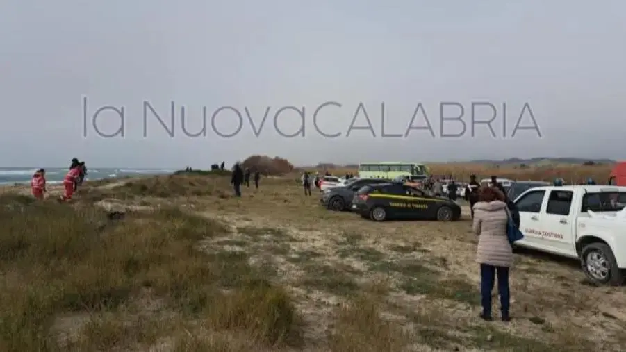 Naufragio migranti, recuperato il corpo di una donna: le vittime salgono a 89
