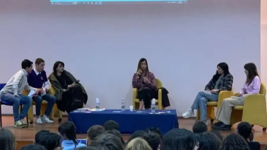 Gutenberg XX, “Storie meravigliose di giovani greci” con la scrittrice Laura Pepe
