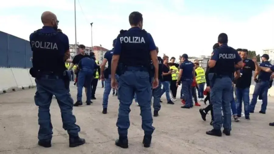 images Minaccia giocatori e staff della squadra ospite alla partita Asd Cutro Calcio-Asd Cotronei-Caccuri: daspo per un tifoso cutrese