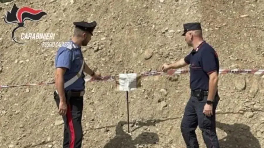 images Gioia Tauro, i carabinieri sventano furto di inerti: tre arresti