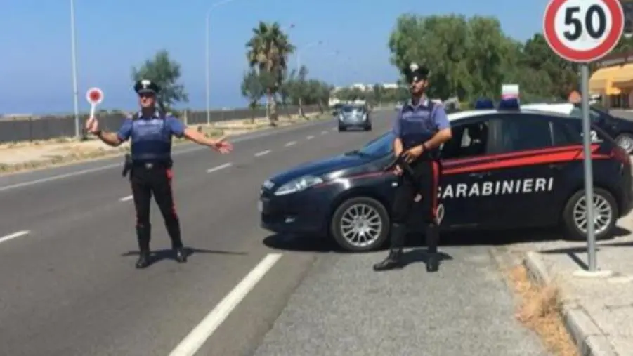 images Non si ferma all'alt e cerca di investire un Carabiniere: arrestato giovane nel Crotonese 