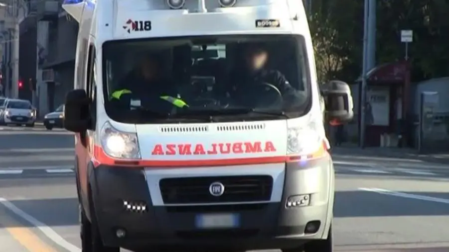 images Sangue sulla Statale 106 nel Cosentino: ciclista travolto e ucciso da un’auto 