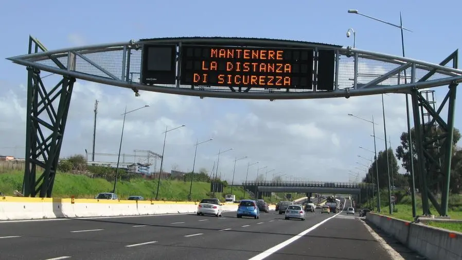 Al via il secondo fine settimana di esodo estivo, traffico intenso sulla A2 