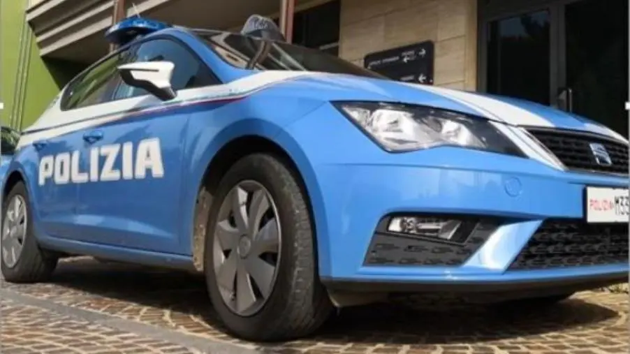 Non si ferma all'alt della Polizia e sfreccia via per le strade di Cosenza: arrestato un 40enne sorpreso in auto con la cocaina