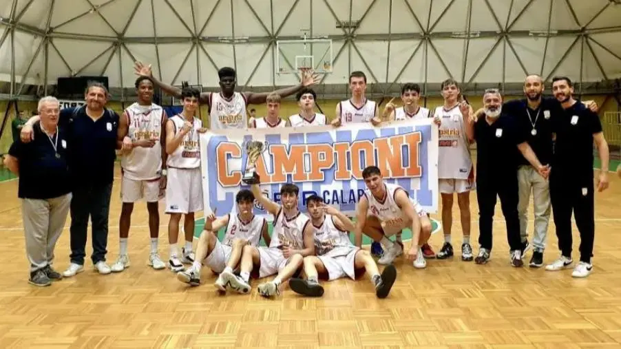 images Basket Academy Catanzaro è campione regionale Under 19 