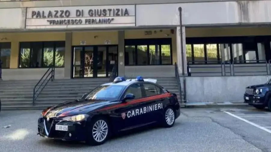 images Catanzaro, evade ancora il 20enne accusato di maltrattamenti ma... lo rimandano ai domiciliari