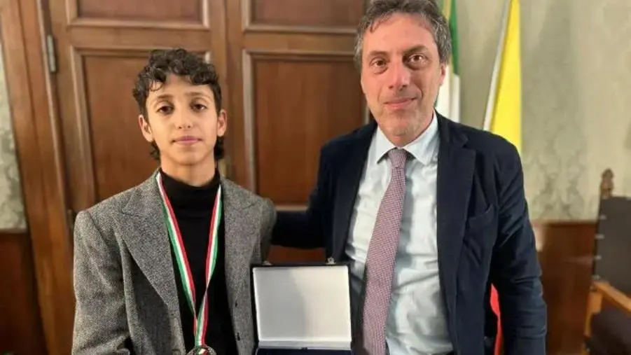 images Il sindaco Fiorita premia la giovane promessa del pugilato catanzarese Amina Mohamoud Jama