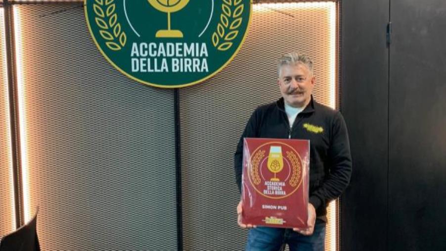 images Il Simon pub di Catanzaro è "Accademia storica della Birra": Luigi Masciari premiato a Rimini