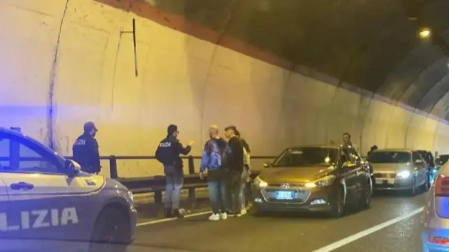 images Catanzaro, incidente a catena in galleria: traffico rallentato sul ponte Morandi e sulla rotatoria Gualtieri 
