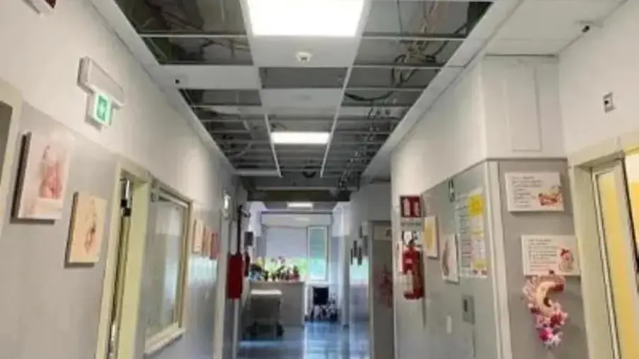 Crollo controsoffitto Ospedale di Vibo, Fp Cgil Calabria: “Denunciamo da decenni il rischio in cui versa la struttura”