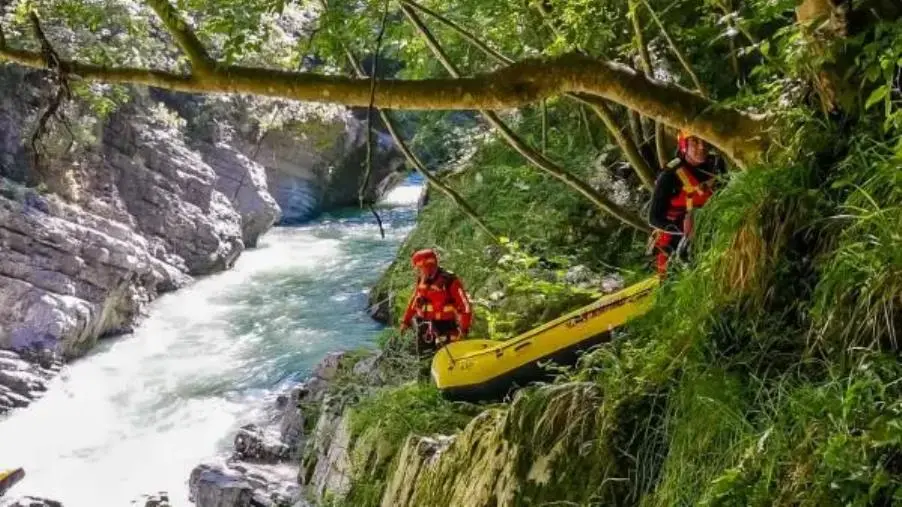 images Studentessa morta nel fiume Lao, nella scuola di Denis arrivano gli ispettori del Ministero