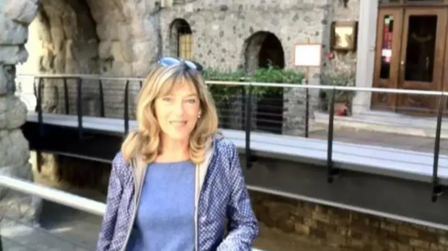 Simona Dalla Chiesa in visita a Diamante per il murale dedicato al padre 