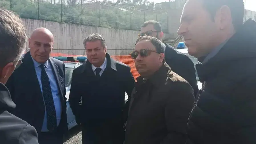 images Strage migranti, il presidente Mancuso visita i luoghi della tragedia: "Dolore profondo"