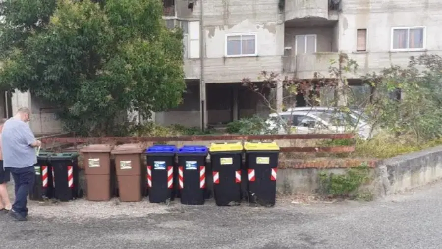 images Catanzaro, rimossa una discarica abusiva nel quartiere Aranceto 