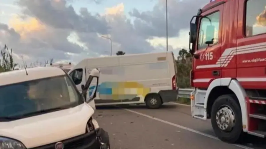 images Incidente fra quattro veicoli a Gizzeria: un ferito trasportato in ospedale 