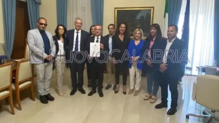 Girifalco è “Città", la consegna del decreto nelle mani del sindaco Cristofaro