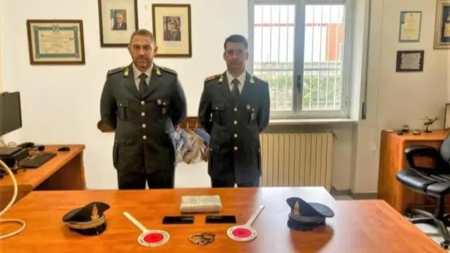 images Con oltre un chilo di droga nascosto sotto il sedile diretto in Sicilia, un arresto a Villa San Giovanni