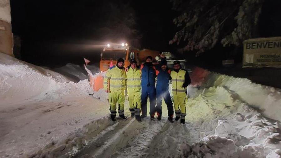 images Maltempo, emergenza neve nel Vibonese: salvati operai dell'Enel bloccati sull'Ex strada provinciale 110