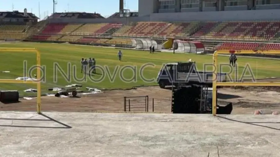 images Lavori Ceravolo, chieste le certificazioni ma i lavori non sono finiti: forte rischio di giocare a Lecce 