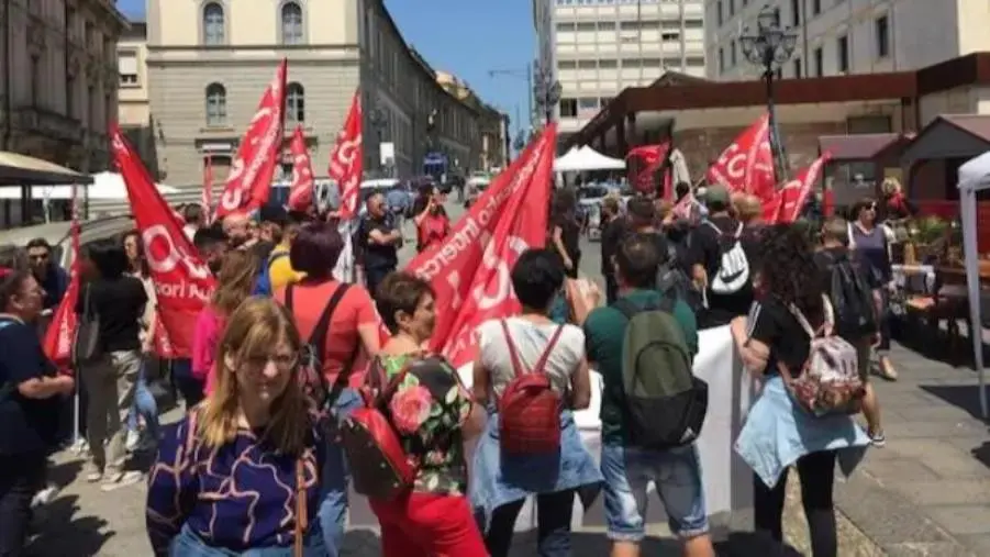 images Cosenza, Si Cobas scende in piazza contro la gestione della Sanità pubblica