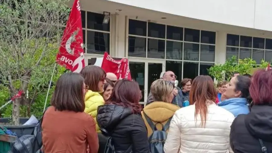 Manifestazione del Si Cobas per le assunzioni all'Asp di Cosenza