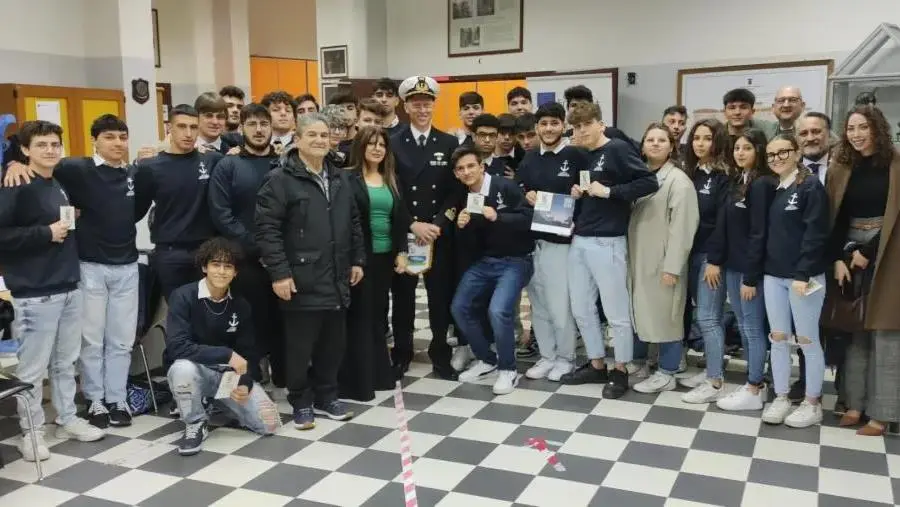 images Catanzaro, gli studenti del Nautico “Petrucci” incontrano la Marina militare 