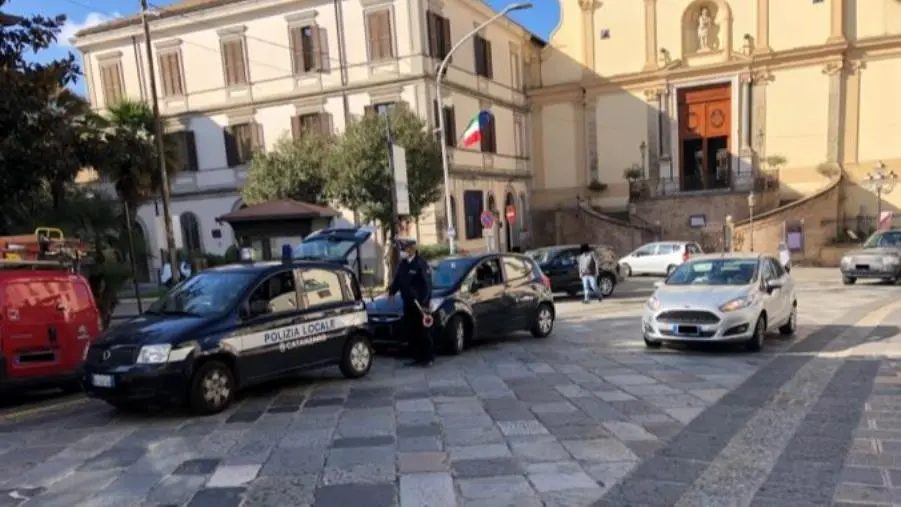 images Festa della Repubblica, divieti di sosta domani a Catanzaro: le zone interessate