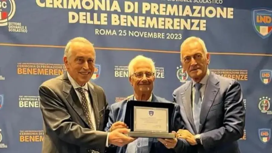 images Catanzaro, il prof Antonio Cosentino premiato da Gravina ed Abete