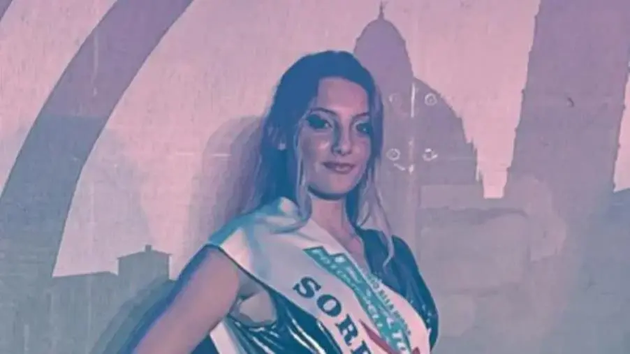 images "Un Volto per Fotomodella", la catanzarese Alessia Mastria tra le prime 10 conquista la fascia di miss Sorriso