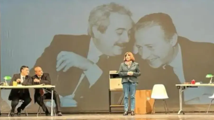 images "Giovanni e Paolo, gli antieroi": legalità a teatro per gli studenti del 'De Nobili' di Catanzaro