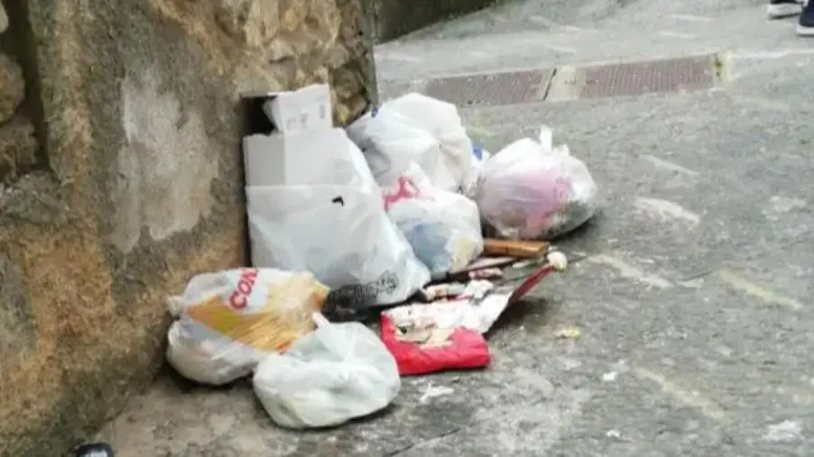 images Catanzaro, il tour di una scuola in centro finisce nel degrado che grida giustizia