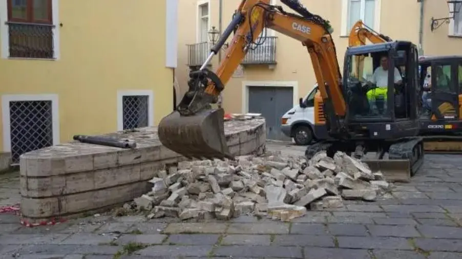 images Catanzaro, lavori sulla pavimentazione in zona Pianicello: cambia la circolazione stradale