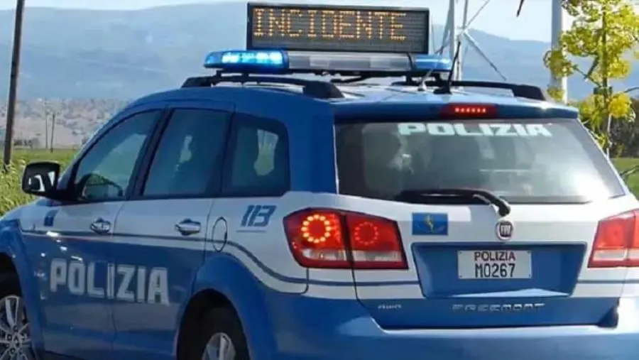 images Incidente sulla Statale 106 in provincia di Cosenza: coinvolti due veicoli
