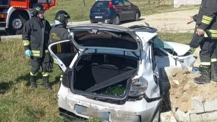 images San Floro, perde il controllo dell'auto: a bordo anche la sua bimba di pochi mesi