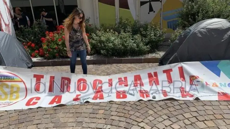 images Cittadella, sit-in pacifico degli ex tirocinanti: richiesta di giustizia e dignità (VIDEO)