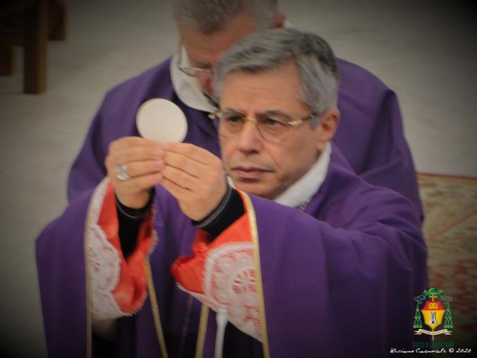 L’allarme del vescovo Schillaci: “Maggiore attenzione all’ospedale di Lamezia Terme”